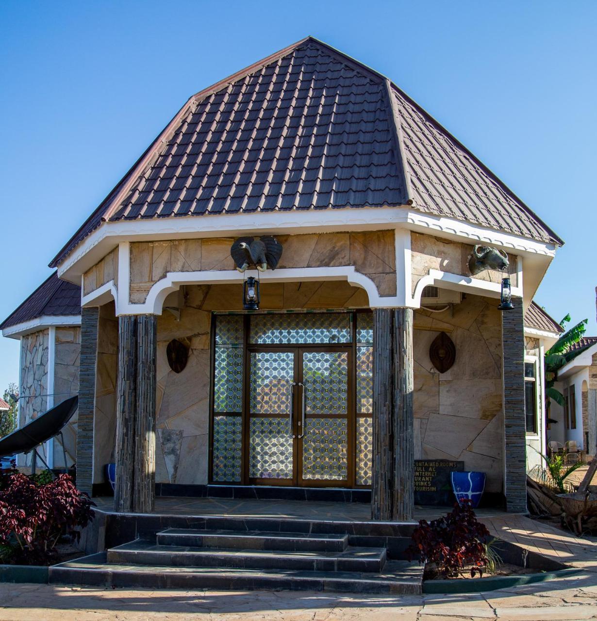 Asmorein Hotel Babati ภายนอก รูปภาพ